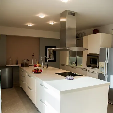 Erasmia's House - A Haven For Ultimate Relaxation بيت للعطل *